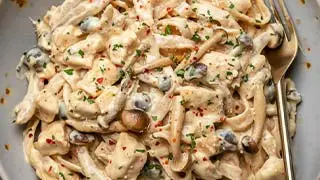 Unique mushroom chicken pasta